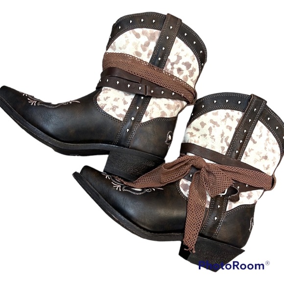 rockin country Shoes - Rockin Country Studded Strappy Western
Ankle Boots size 8W